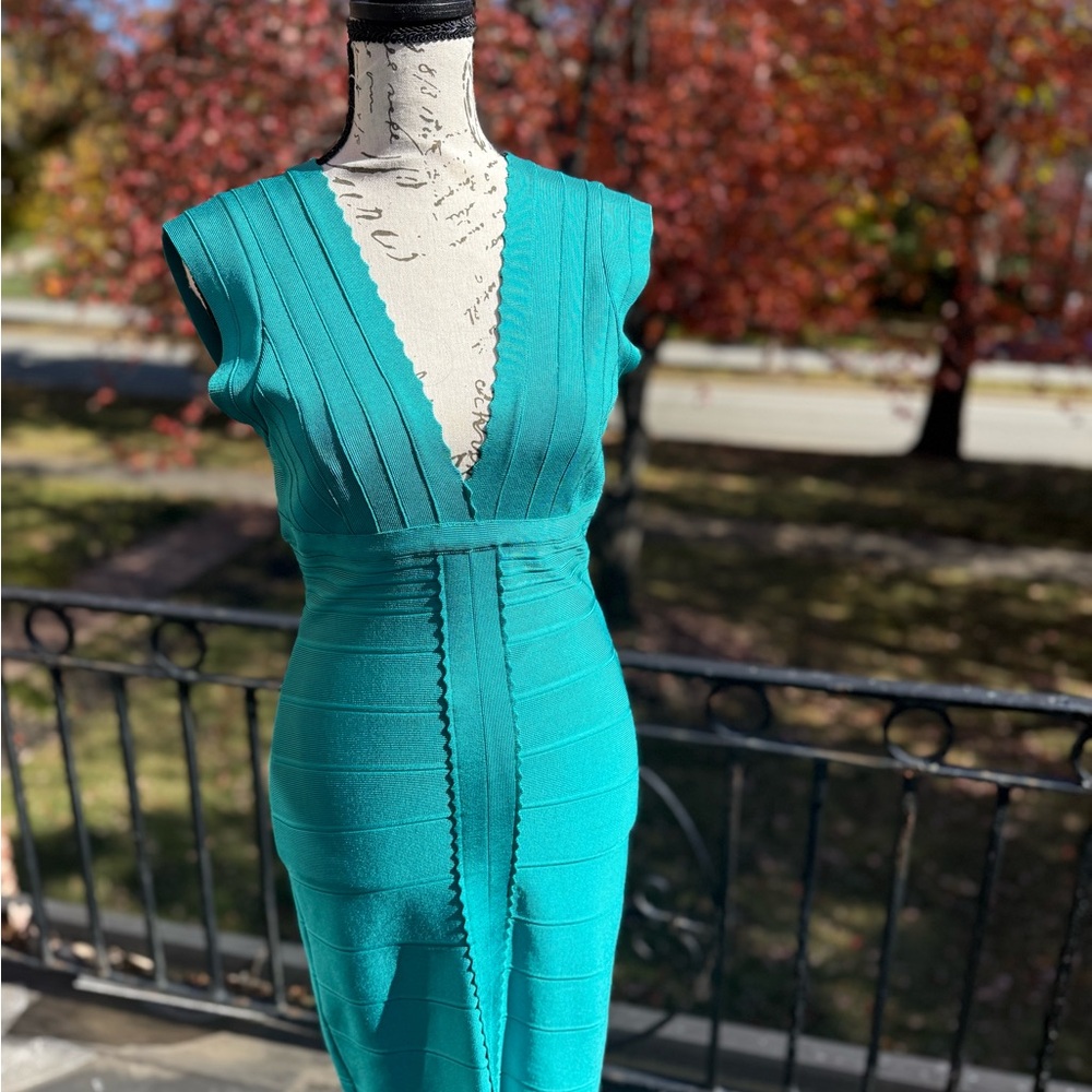 (GUC) Herve Leger sleeveless scalloped bandage teal dress